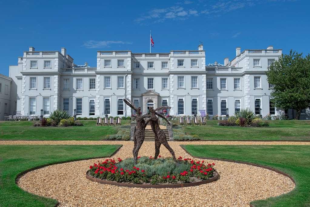 De Vere Wokefield Estate Hotel 4*