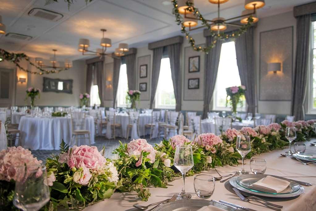 Hotel De Vere Wokefield Estate 4*