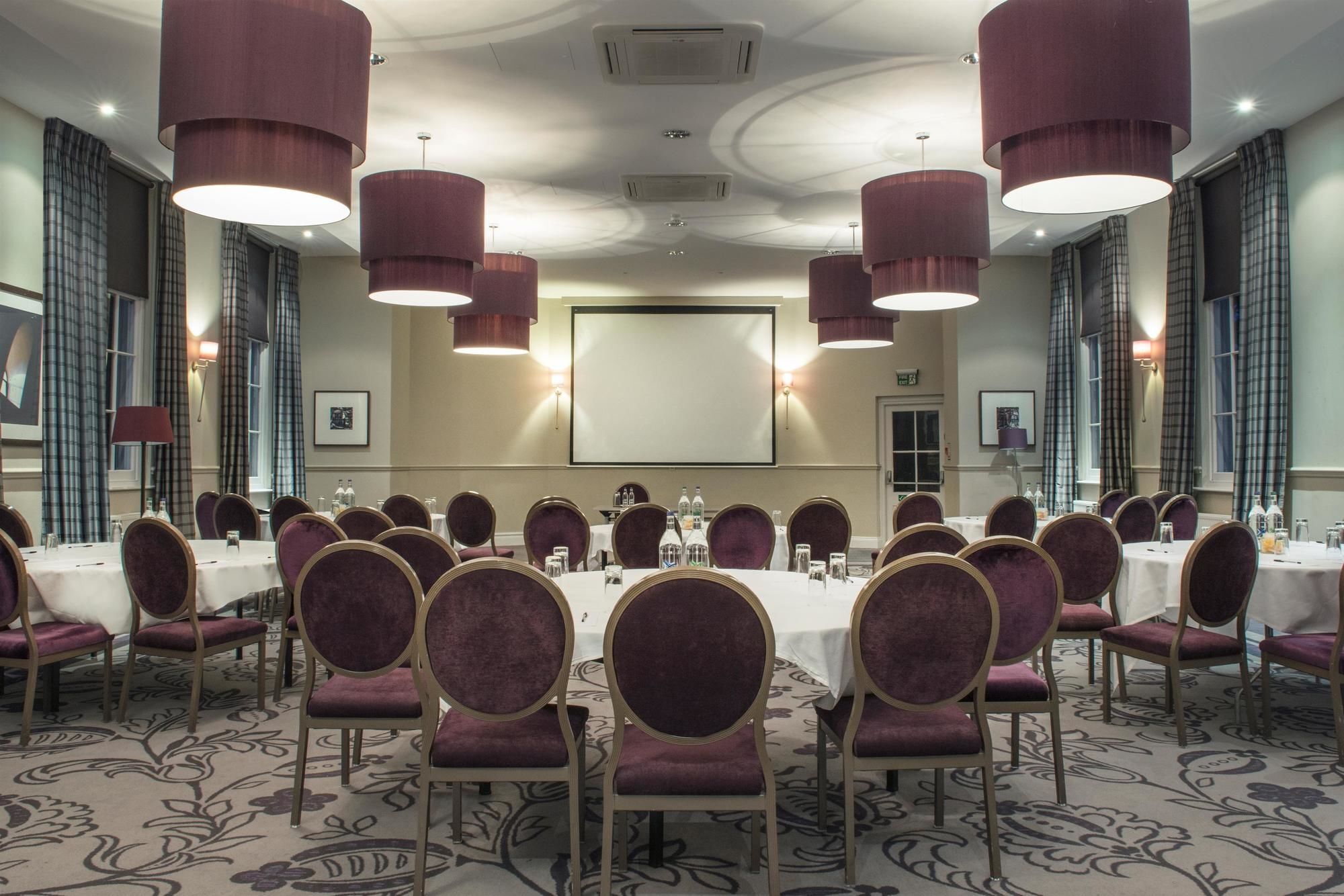 De Vere Wokefield Estate Hotel 4*