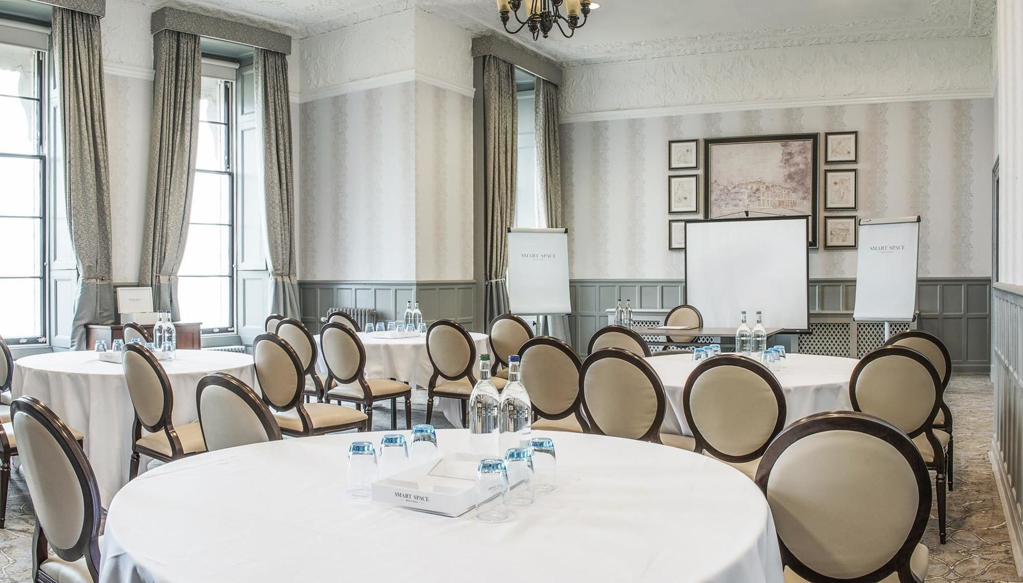 Hotel De Vere Wokefield Estate 4*